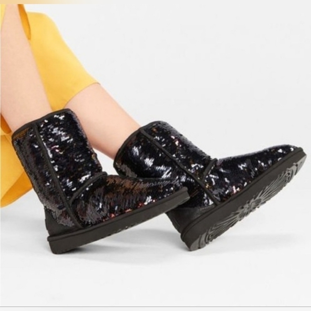 UGG Classic Short Black Sequin Suede Sheepskin Boots F19011I/3161 Size 5 Cozy
